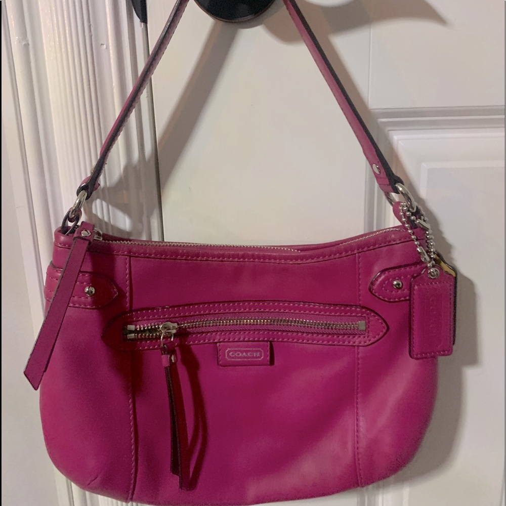 Small Coach shoulder bag/cross body purse.